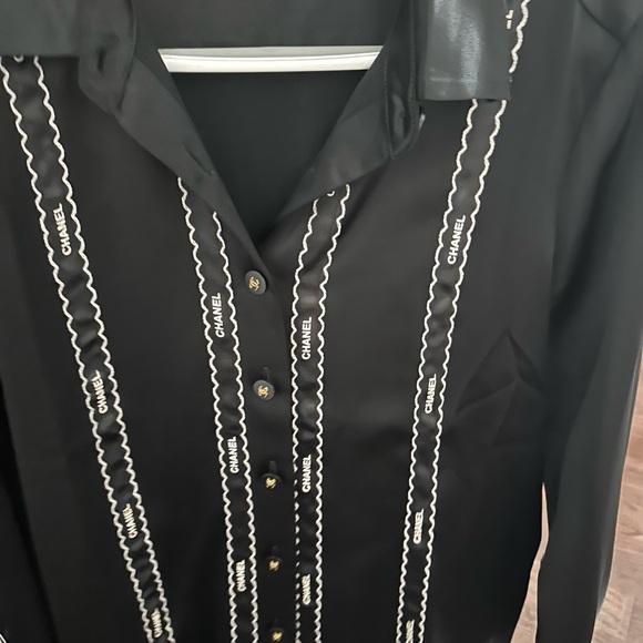 Chanell silk top  in perfect conditions chest size 104 cm length 63 wears - Picture 1 of 7